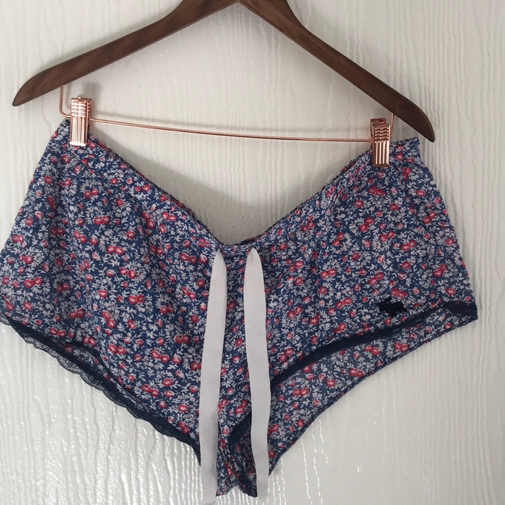 ABERCROMBIE & FITCH // VINTAGE FLORAL SLEEP SHORTS